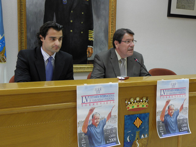 El alcalde de Torrevieja y presidente del Patronato Municipal del Certamen de Habaneras y Polifon&iacute;a, Pedro Hern&aacute;ndez Mateo, y el vicepresidente del Patronato, Eduardo Dol&oacute;n, han presentado en la ma&ntilde;ana de hoy la quincuag&eacute;simo quinta edici&oacute;n del Certamen Internacional de Habaneras y Polifon&iacute;a de Torrevieja, que se celebrar&aacute; del 23 al 30 de julio de 2009 en el recinto hist&oacute;rico de las Eras de la Sal.